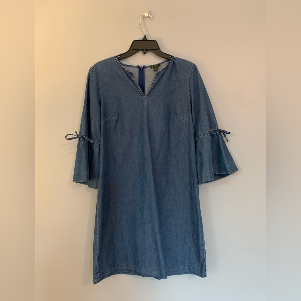 Ann Taylor Denim Tie Sleeve Dress in Size 4 Petite.